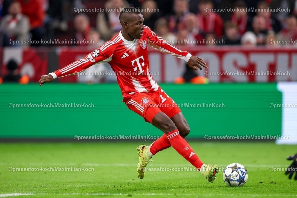 UCL22102501100 | 22.10.2025, Fußball, UEFA Champions League, FC Bayern München - Club Brügge, Allianz Arena, Saison 2025 2026: Nicolas Jackson&nbsp;(FC Bayern Muenchen #11)Regulations prohibit any use of photographs as image sequences and or quasi-video.
