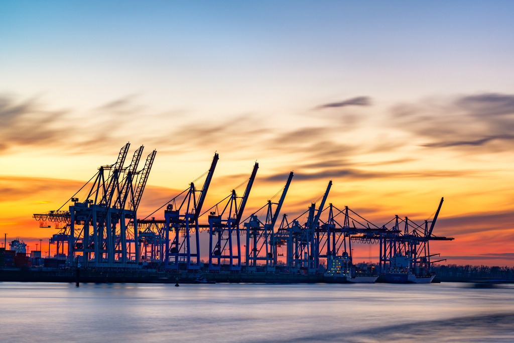 10241005 - Abendrot am Burchardkai | Blick auf das Containerterminal Burchardkai im Hamburger Hafen am Abend.