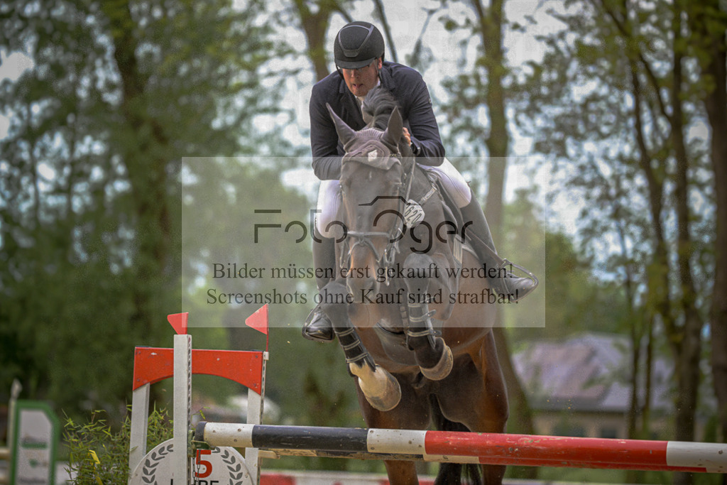 20240505-DOS_2796 | Entdecke hochwertige Reitturnierfotos von Foto Oger. Professionell, emotional und authentisch – jetzt Lieblingsmomente im Shop bestellen.Deutschlandweite Turnierfotografie. - Realisiert mit Pictrs.com