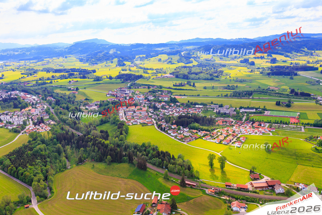 Die Luftaufnahme Gstadt - Sulzberg wurde vom UL-Flugzeug (keine Drohne) aus fotografiert.Hohe Druck- Auflösung-die Geschenkidee!
