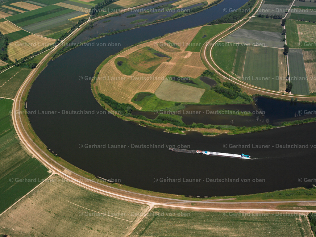 2519889 | KIRCHROTH 01.08.2005 Kurvenförmige Mäander - Schleife der Uferbereiche am der Donau - Flußverlauf in Kirchroth im Bundesland Bayern, Deutschland. // Curved loop of the riparian zones on the course of the river of the river Danube in Kirchroth in the state Bavaria, Germany. Foto: Gerhard Launer