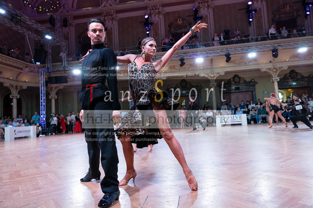 20240706_WDSF_WO_Latin_8647 | Tanzsportbilder, Standardtanz, Lateintanz, WDSF, DTV, LTVB, dancecomp, goc, hessen tanzt, blaues band der spree, walzer, tango, wiener walzer, slowfox, quickstepp, samba, rumba, cha-cha-cha, paso doble. jive, hd-kroft photography, turniertanzsport