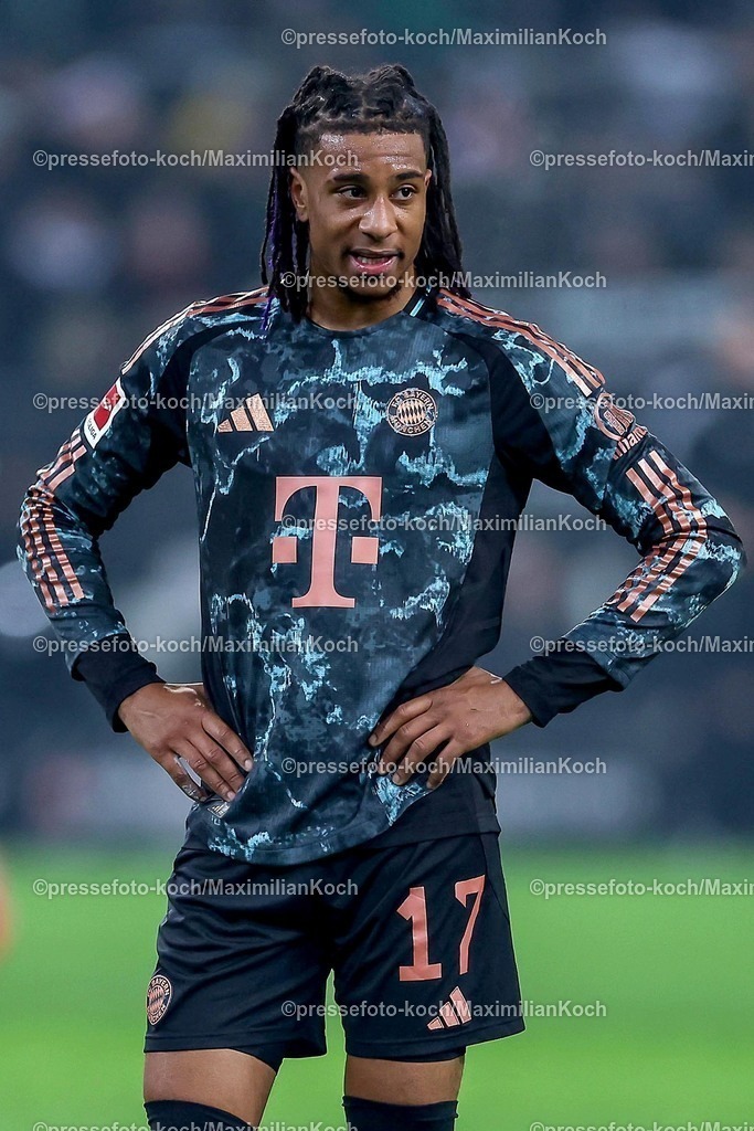 BMG11012502284 | 11.01.2025, Fußball, Borussia Mönchengladbach - FC Bayern München, 1. Fußball Bundesliga, Borussia-Park, Saison 2024 2025: Michael Olise (Bayern #17)DFB regulations prohibit any use of photographs as image sequences and or quasi-video.
