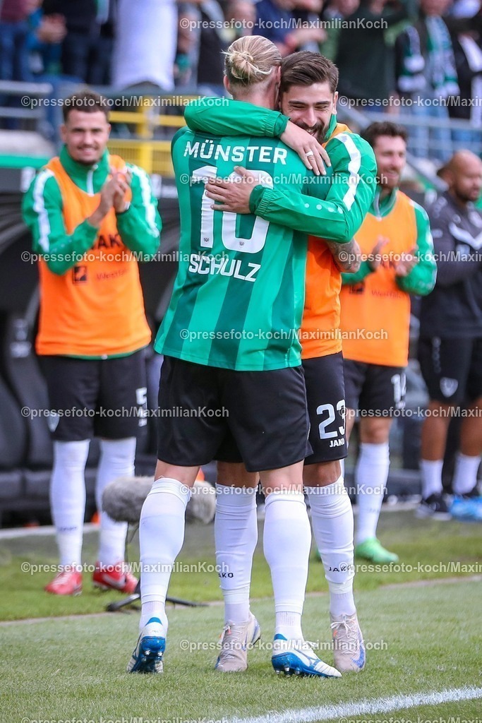 PRM22082501087 | 22.08.2025, Fußball, Preußen Münster - 1. FC Nürnberg, 2. Fußball Bundesliga,  Preußenstadion, Saison 2025 2026: Torjubel nach dem Tor zum 2:0 durch Torschütze Marvin Schulz&nbsp;(Preussen Muenster #10)  zusammen mit   Malik Batmaz&nbsp;(Preussen Muenster #23) DFB regulations prohibit any use of photographs as image sequences and or quasi-video.