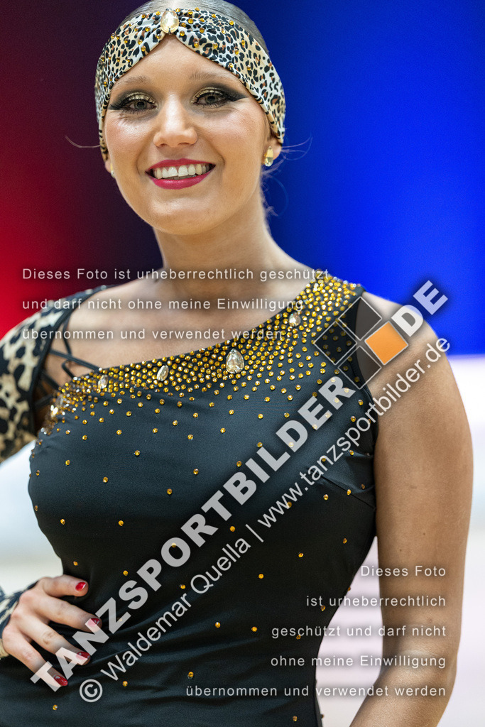 20240113-02463 | Hier finden Sie Tanz Bilder vom Latein und Standard Formationen tanzen. Sportbilder vom Tanzsport. Schöne Fotos und von Weltmeisterschaft, Europameisterschaft, Bundesliga, Regionalliga, Oberliga und Landesliga sowie von GOC Stuttgart, DanceComp, WM Bremen