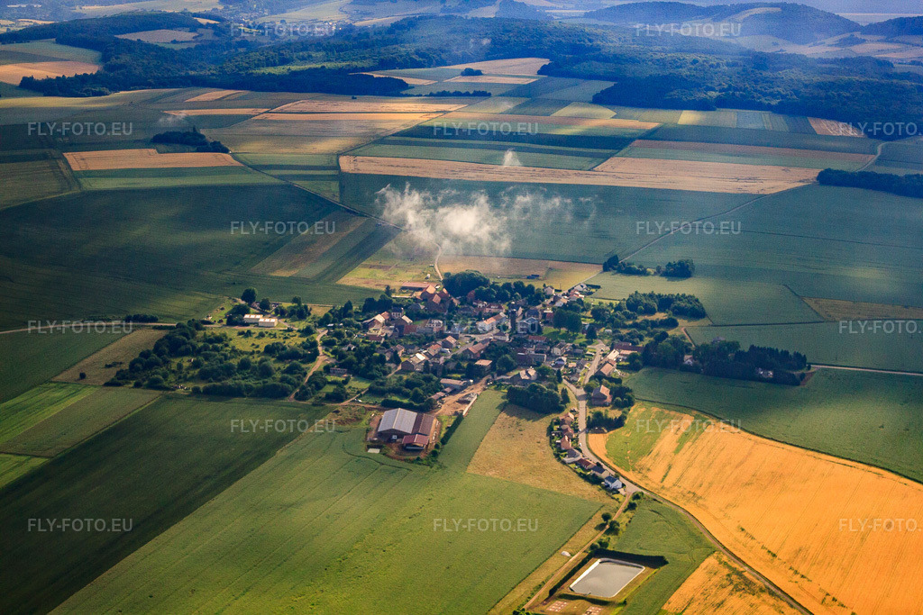 Vue aérienne: Vue de la ville depuis l'ouest à Rochonvillers dans le département Moselle, France – .Photo: IMG_50548.jpg prise le 23/06/2012 par Werner Riehm/FLY-FOTO.eu – Résolution de l'original: 4752 x 3168 px