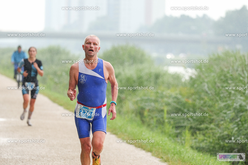 LUR_1265 | 34. M-net Erlanger Triathlon 2025 #erlangertriathlon  #mnettriathlon2025 #mnettriathlon #team #olympischedistanz #mitteldistanz #triathlon #maindonaukanal  #erlangertriathlon2025 #yourpictrs #tv1848 #tv1848erlangen  #triathlonbayern #sportinerlangen #demsportverbunden #sportshot_your_pictrs Copyright: www.sportshot.de