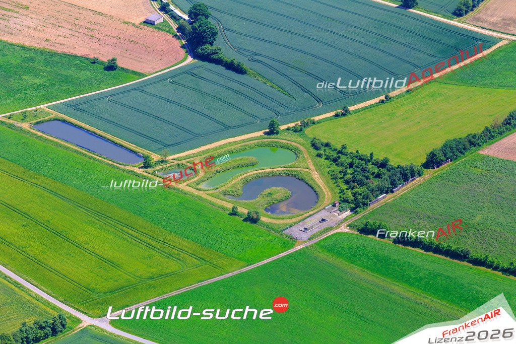 Die Luftaufnahme Wasmuthhausen - Maroldsweisach wurde vom UL-Flugzeug (keine Drohne) aus fotografiert.Hohe Druck- Auflösung-die Geschenkidee!