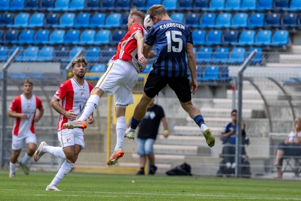 Waldhof Mannheim gegen FC Emmen, Niederlande (Letztes Testspiel vor dem Start in die neue Saison) | Waldhof Mannheim gegen FC Emmen, Niederlande (Letztes Testspiel vor dem Start in die neue Saison) - Realisiert mit Pictrs.com