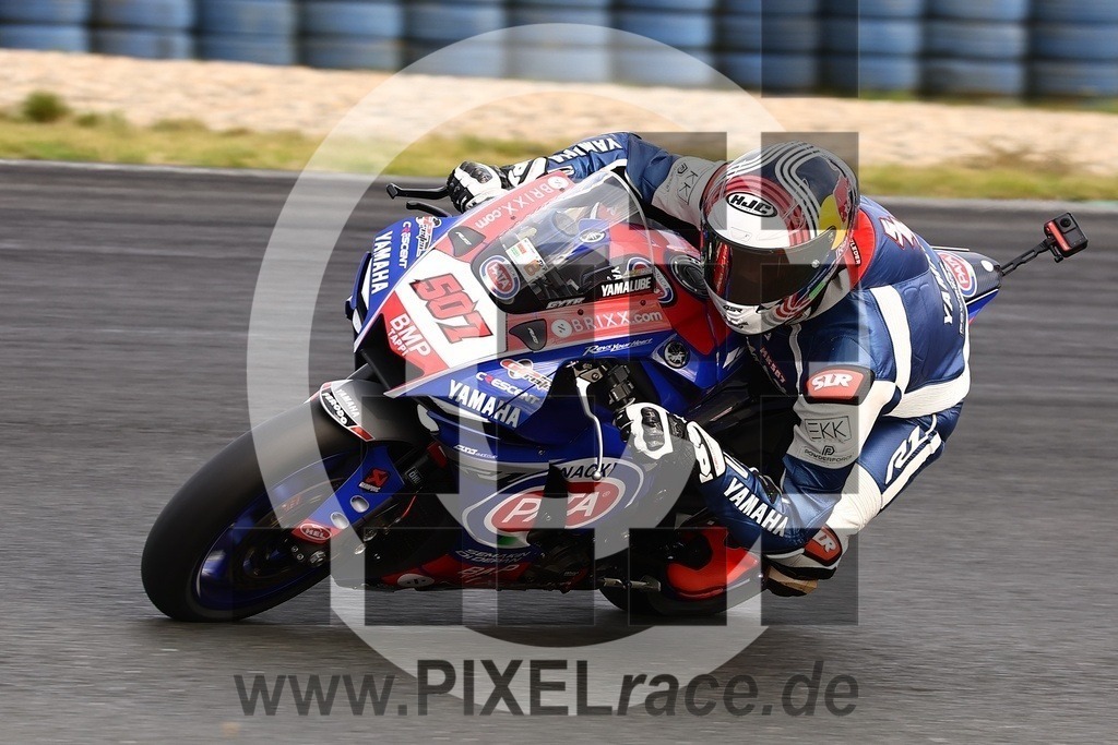 0507-20240916_02599 | Schöne Erinnerungen an spannende Momente - das festzuhalten ist unser Job. PIXELrace.de ist seit 2003 auf den Rennstrecken Europas unterwegs um die Action draußen beim Fahren und die wunderbare Stimmung imm Fahrerlager für euch einzufangen.