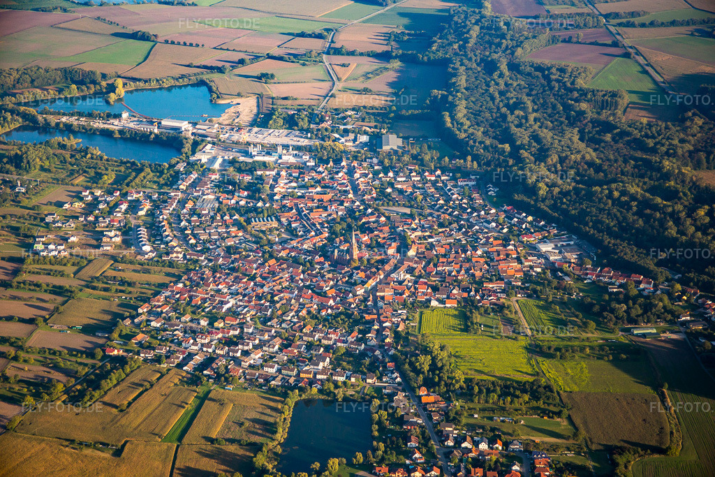 Luftbild: Ortsansicht von Nordwesten im Ortsteil Rheinsheim in Philippsburg im Bundesland Baden-Württemberg in Deutschland. Foto: IMG_073089.jpg vom 23.09.2014 durch Werner Riehm/FLY-FOTO.de