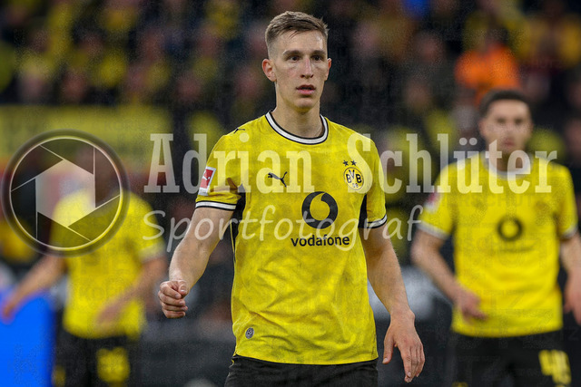 08.05.2026, GER, Fussball, Herren, 1. BL, Saison 2025/2026, Borussia Dortmund - Eintracht Frankfurt | Nico Schlotterbeck (BVB) schaut