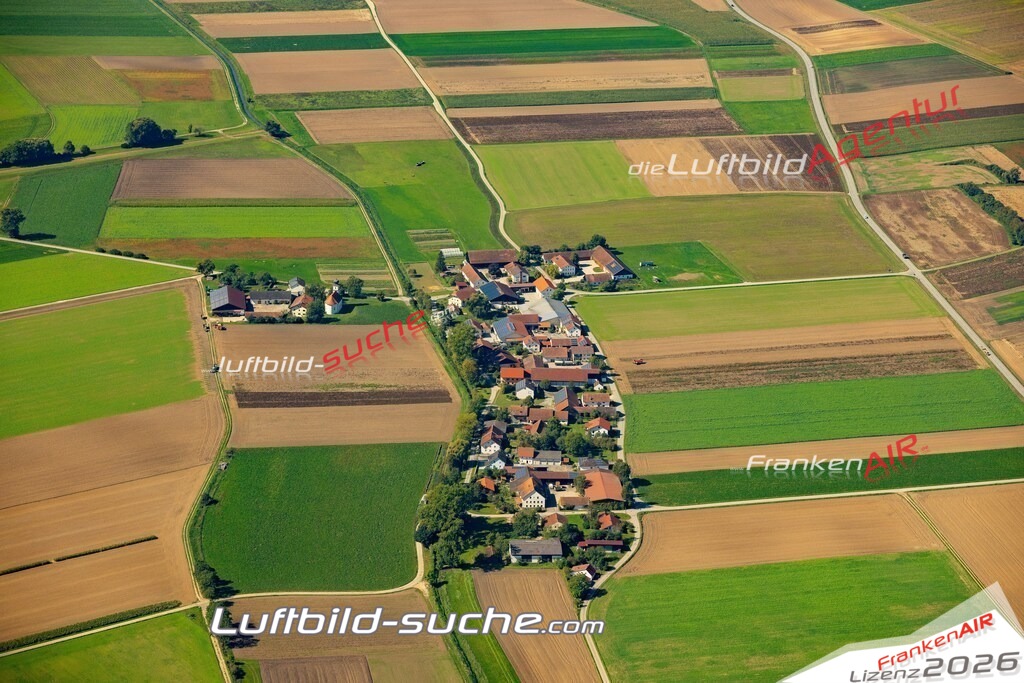 Das Luftbild zeigt : Kleinweichs Otzing - Die Luftaufnahme wurde 2023 vom UL-Flugzeug aus erstellt ( keine Drohne ) - Hochauflösende Luftaufnahme - Für grossformatige Ausdrucke geeignet. Die Geschenkidee !Mit Lizenz und Bildrechte bestellbar