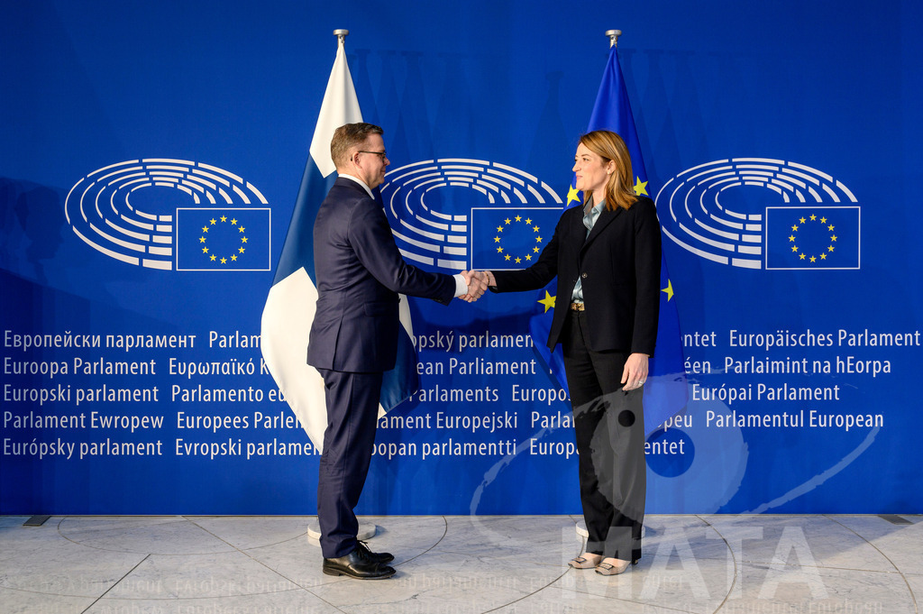 _DWI6059 | Die Ankunft des finnischen Ministerpräsidenten wurde im Rahmen des Programms „This is Europe“ von EU-Präsidentin Roberta Metsola am 13.03.2024 in EU-Parlament Straßburg begrüßt. - Realisiert mit Pictrs.com
