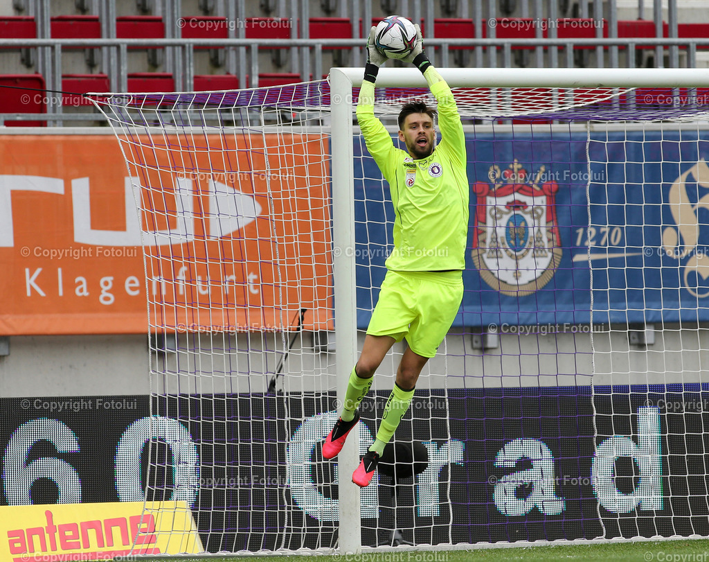 A_LUI_08052022_05 | SPORT,FUSSBALL,TIPICO BUNDESLIGA AUSTRIA KLAGENFURT-STURM GRAZ 08.08.2022 IM BILD:  PHILIPP MENZEL (AUSTRIA KLAGENFURT) FOTO:FOTOLUI