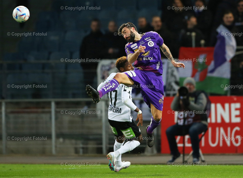 A_LUI_25032023___8 | SPORT,FUSSBALL,ADMIRAL BUNDESLIGA STURM GRAZ-AUSTRIA KLAGENFURT 25.02.2023IM BILD: SILVA TEIXARA JR  (GRAZ) UND KOSMAS GKEZOS(KLAGENFURT) FOTOLUI/MARIO WIMMER