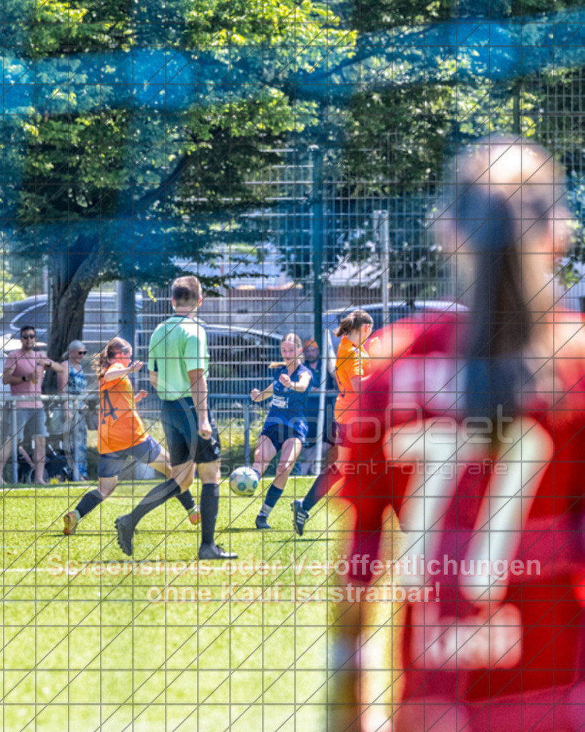 20250622_142730_0295-Bearbeitet | #,ASV Eislingen (blau) vs. Tura Untermünkheim (orange), Fussball, Aufstiegsspiel in B-Juniorinnen-VS Nord Runde 2 - WfV, Saison 2024/2025, Kunstrasensportplatz im Ösch, Staufeneckerstraße, 73054 Eislingen, 22.06.2025 - 14:00 Uhr,Foto: PhotoPeet-Sportfotografie/Peter Harich