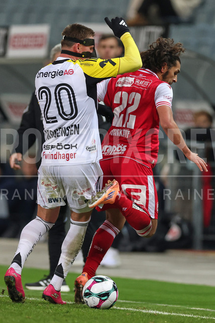 Austrian Bundesliga: Grazer AK 1902 vs LASK | GRAZ, AUSTRIA, 13.DEC.25 - SOCCER - ADMIRAL Bundesliga, Grazer AK 1902 vs LASK. The image shows Kasper Jorgensen (Lask) and Ramiz Harakate (GAK).