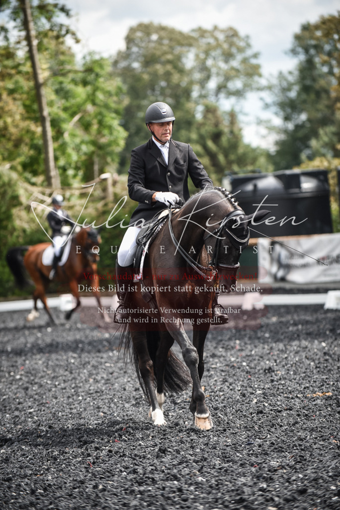 DSC_4964 | Pferde- und Turnierfotografie in Westsachsen. Pferdeportraits, Auftragszeichnungen und intuitive Kunst.