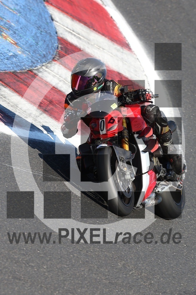 0606-20260403_05216 | Schöne Erinnerungen an spannende Momente - das festzuhalten ist unser Job. PIXELrace.de ist seit 2003 auf den Rennstrecken Europas unterwegs um die Action draußen beim Fahren und die wunderbare Stimmung imm Fahrerlager für euch einzufangen.