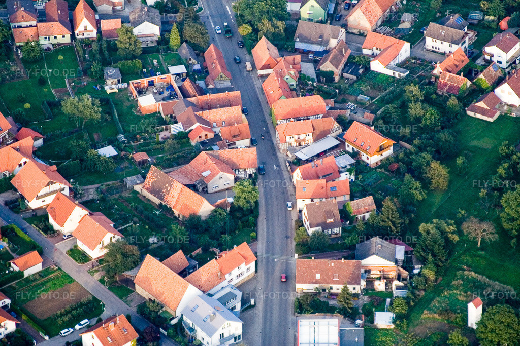 Luftbild: Bacchusstraße x Weinstr im Ortsteil Rechtenbach in Schweigen-Rechtenbach im Bundesland Rheinland-Pfalz in Deutschland. Foto: IMG_4171.jpg vom 29.09.2006 durch Werner Riehm/FLY-FOTO.de