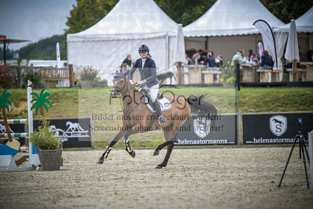 DOS_3068 | Entdecke hochwertige Reitturnierfotos von Foto Oger. Professionell, emotional und authentisch – jetzt Lieblingsmomente im Shop bestellen.Deutschlandweite Turnierfotografie. - Realisiert mit Pictrs.com