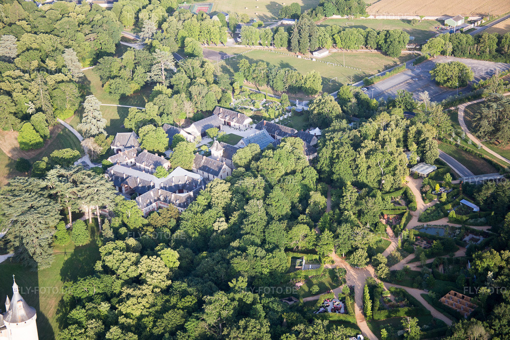 Luftbild: Ortsansicht in Chaumont-sur-Loire im Bundesland Loir-et-Cher in Frankreich. Foto: IMG_082450.jpg vom 20.06.2015 durch Werner Riehm/FLY-FOTO.de