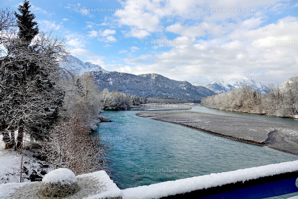 welltvi-Reutte-Lechfluss-DSC07597 | Info aus dem Bezirk Reutte/Ausserfern Tirol sowie eine umfangreiche Bilddatenbank über die gesamte Region: Lechtal, Talkessel Reutte, Tannheimertal, Zwischentoren. Lech, Plansee, Zugspitze, Grenztunnel, B179, Fernpassstraße, Verkehr, Lawinen, Tradition, - Realisiert mit Pictrs.com