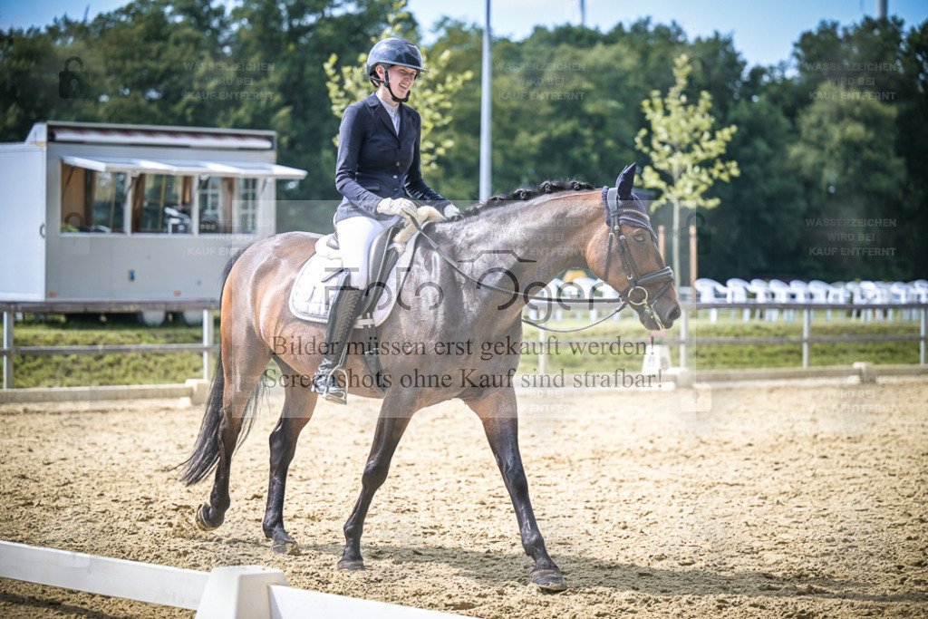 DOS_2771 | Entdecke hochwertige Reitturnierfotos von Foto Oger. Professionell, emotional und authentisch – jetzt Lieblingsmomente im Shop bestellen. - Realisiert mit Pictrs.com