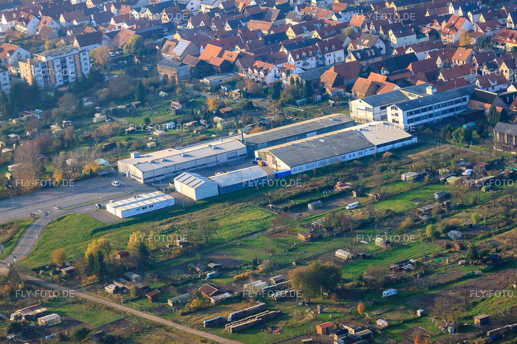 DBK Erweiterung in den Unterkandler Gärten | Luftbild: DBK Erweiterung in den Unterkandler Gärten in Kandel im Bundesland Rheinland-Pfalz in Deutschland. Foto: IMG_46345.jpg vom 12.11.2011 durch Werner Riehm/FLY-FOTO.de - Realisiert mit Pictrs.com