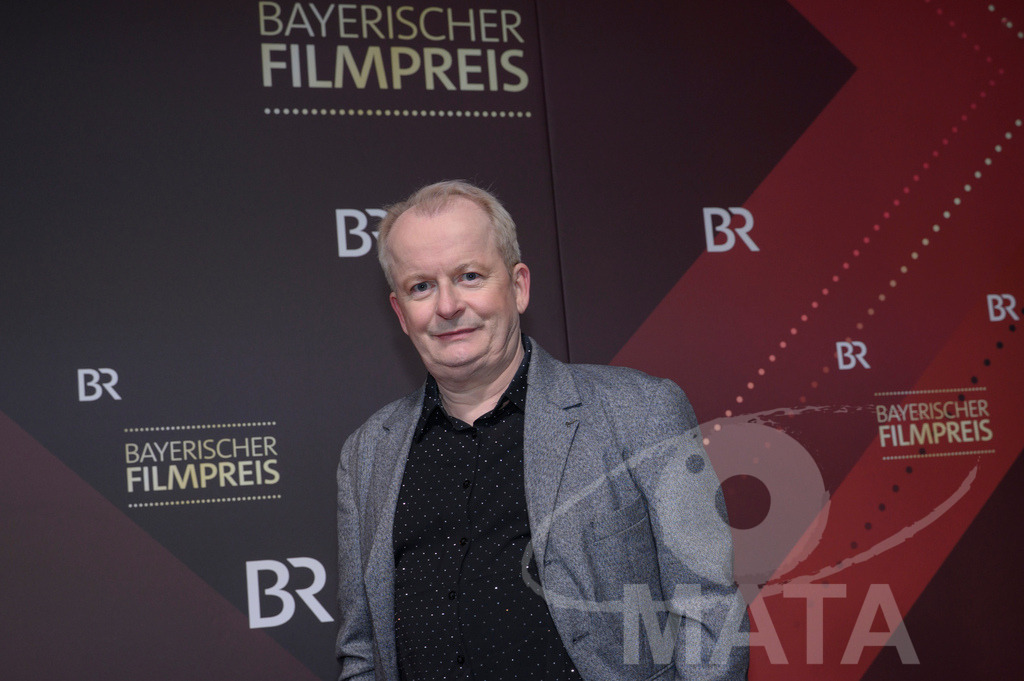 _DWI4731 | Rüdiger Bach bei der Verleihung des 47. Bayerischen Filmpreises 2026  im Prinzregententheater. München, Deutschland. Der Bayerische Filmpreis wird seit 1979 von der Bayerischen Staatsregierung verliehen, um die Bedeutung des Kinofilms als Kulturgut herauszustellen - Realisiert mit Pictrs.com