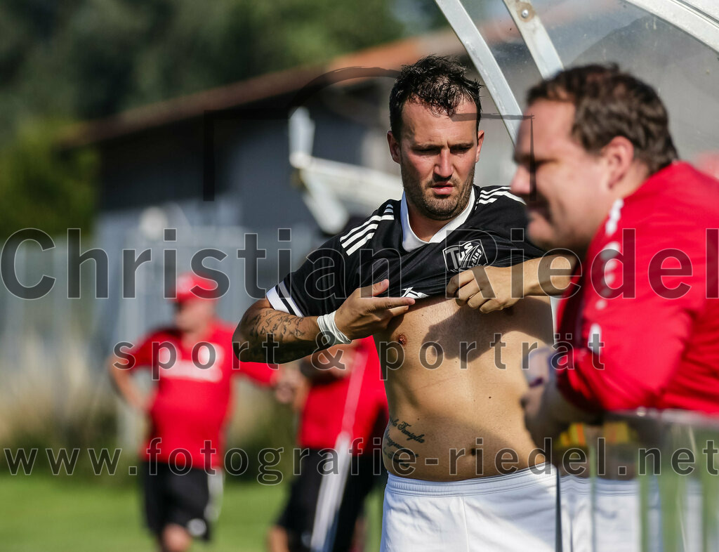 2023-08-20_037_TuS_Oberding_gegen_FC_Finsing_II | Oberding, Deutschland, 20.08.2023:
Fußball, Kreisklasse 2023 / 2024, 3. Spieltag, TuS Oberding gegen FC Finsing II, Endergebnis: 1:1

Philipp Ott (TuS Oberding, #25)

Foto: Christian Riedel / fotografie-riedel.net