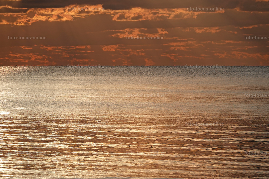 Spectacular almost spiritual sunset on the beach of Liepja | foto-focus-online
