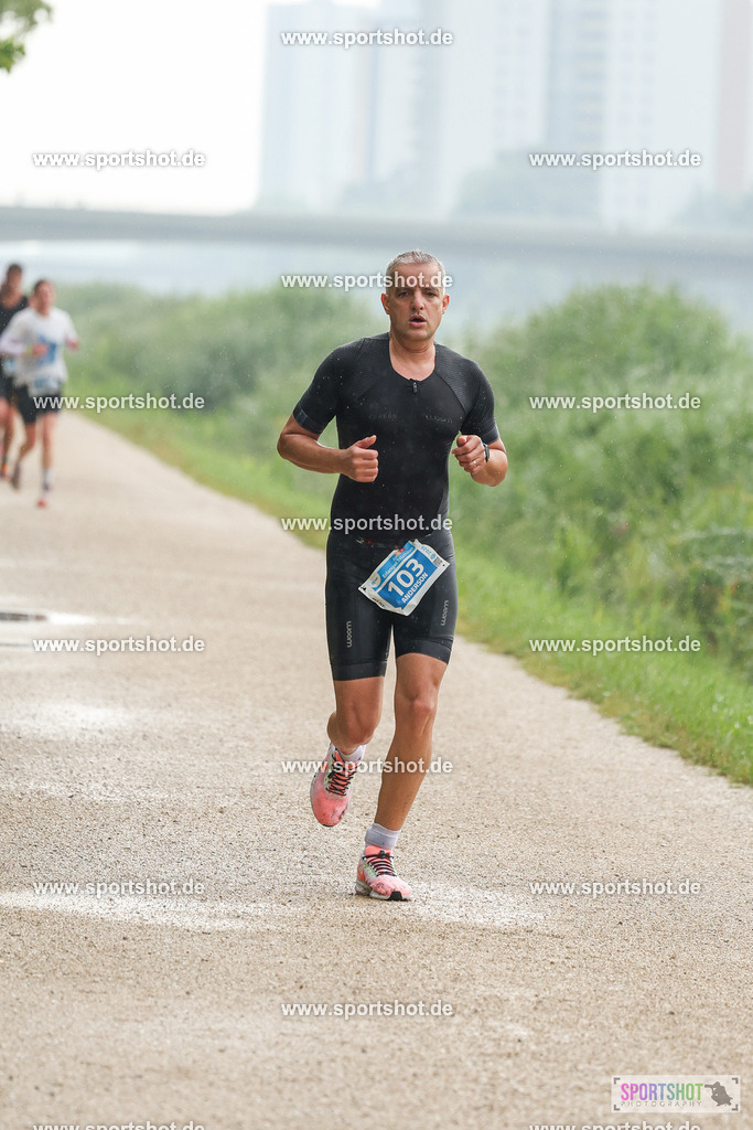 LUR_1225 | 34. M-net Erlanger Triathlon 2025 #erlangertriathlon  #mnettriathlon2025 #mnettriathlon #team #olympischedistanz #mitteldistanz #triathlon #maindonaukanal  #erlangertriathlon2025 #yourpictrs #tv1848 #tv1848erlangen  #triathlonbayern #sportinerlangen #demsportverbunden #sportshot_your_pictrs Copyright: www.sportshot.de