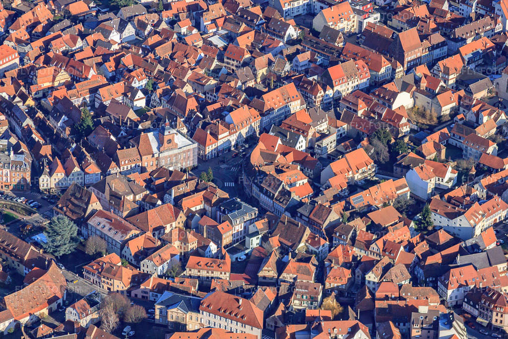 Aerial view: Place de la republique with town hall in Wissembourg in the state Bas-Rhin, France. – Photo: IMG_48426.jpg taken on 12/11/2011 by Werner Riehm/FLY-FOTO.com – Resolution of the original: 4752 x 3168 px