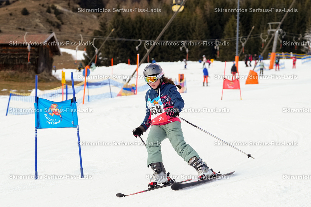 SRF_02.01.2026_1166 | Skirennfotos,Serfaus,Fiss,Ladis,Kinderskirennen,Winter,Tirol,Oberland,skirace,SFL,feelfree,weil wir's genießen,ski,Ski,skifahren,Sonnenplateau, - Realisiert mit Pictrs.com