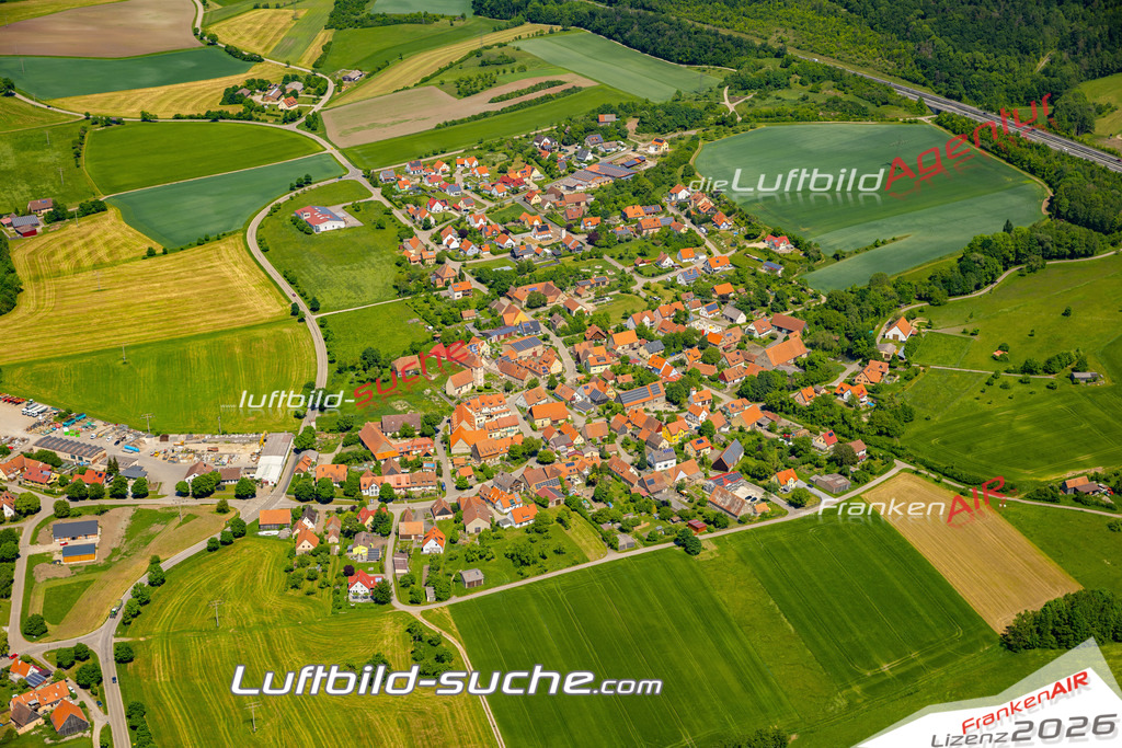 Aktuelles Luftbild von Schweinsdorf Neusitz - Die Luftaufnahme wurde 2022 mittels UL-Flugzeug erstellt ( keine Drohne ) - hochauflösende Kamera-Systeme von  Canon -Beste Qualität - Für grossformatige Ausdrucke geeignet. Die Geschenkidee !
