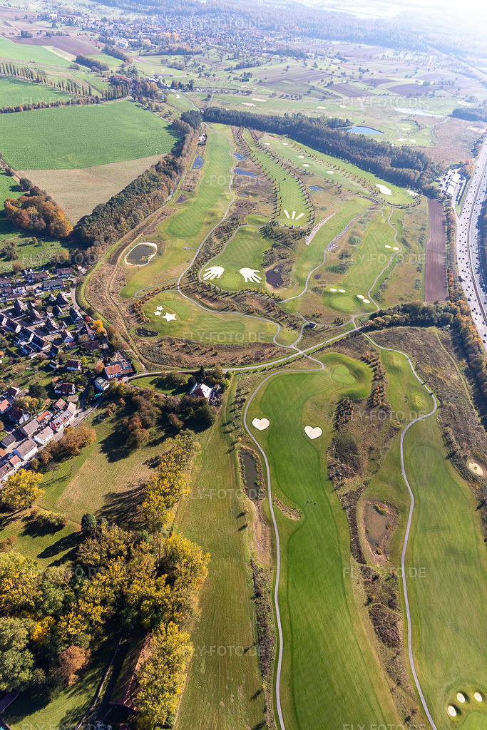 Luftbild: Gelände des Golfplatz Golfpark Karlsruhe GOLF absolute im Ortsteil Hohenwettersbach in Karlsruhe im Bundesland Baden-Württemberg in Deutschland. Foto: IMG_129894.jpg vom 24.10.2021 durch Werner Riehm/FLY-FOTO.de
