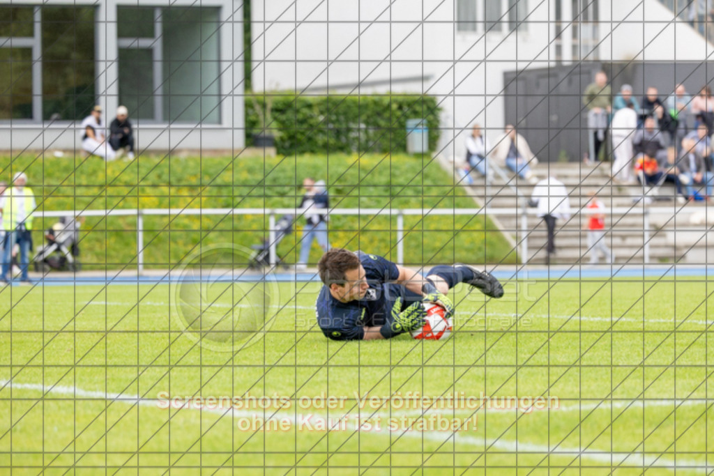 20250529_171038_0119 | #,  VfL Kirchheim (blau) vs. 1.FC Eislingen (weiß), Fußball, Bezirkspokal Finale - Bezirk Neckar/Fils, 2024/2025, Rasenplatz VfL Stadion Kirchheim, Jesinger Straße 105, 73230 Kirchheim, 29.05.2025 - 16:30 Uhr,Foto: PhotoPeet-Sportfotografie/Peter Harich