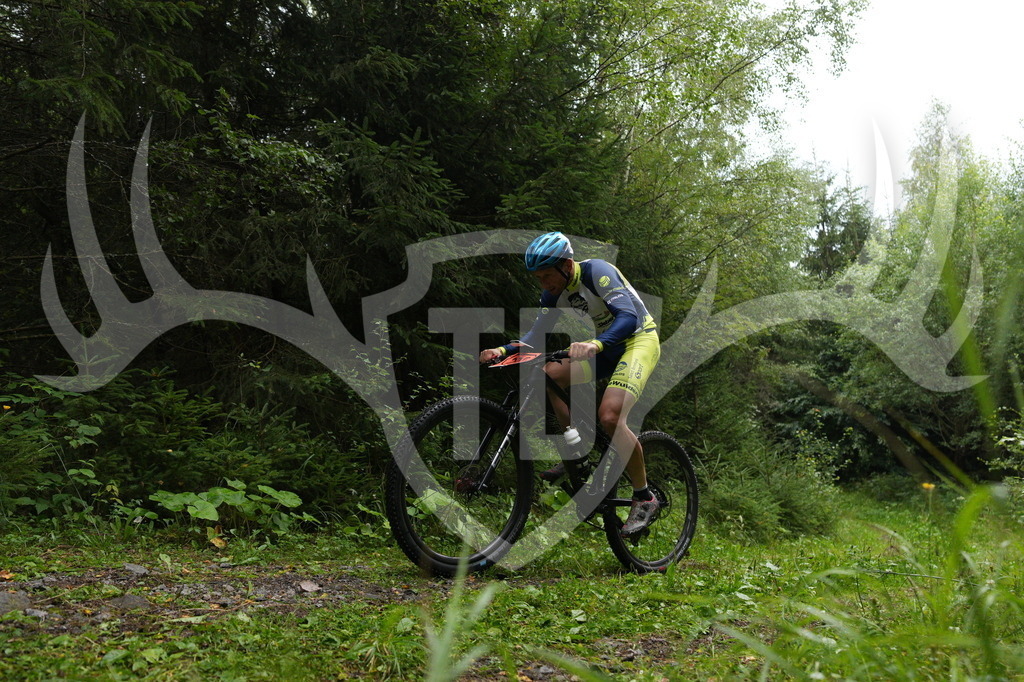 A6703401 | Fotogalerie der Treibjagd im Dunkelwald - Dein MTB Etappenrennen im Erzgebirge - Realisiert mit Pictrs.com