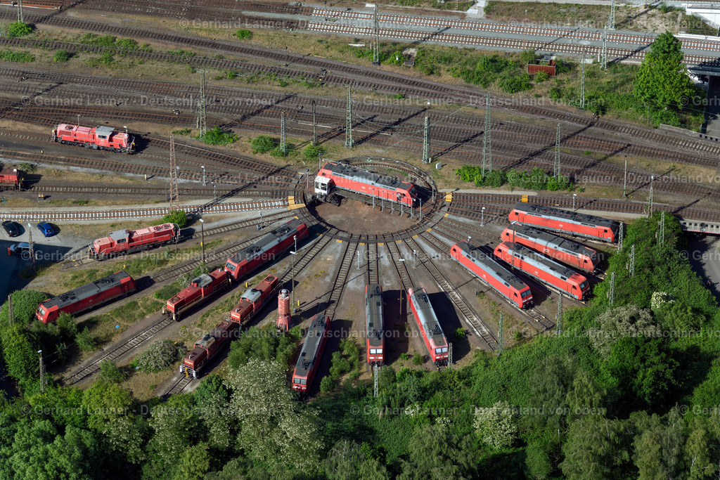 4030118 | BREMEN 01.06.2020 Drehscheibe am Depot des Bahn- Betriebswerkes am Rangierbahnhof an der Straße Mählandsweg im Ortsteil Ohlenhof in Bremen, Deutschland. Weiterführende Informationen bei: DB Netz AG,  Deutsche Bahn AG. // Turntable at the depot of the railway depot at the marshalling yard on the street Maehlandsweg on street Maehlandsweg in the district Ohlenhof in Bremen, Germany. Further information at: DB Netz AG,  Deutsche Bahn AG. Foto: Gerhard Launer