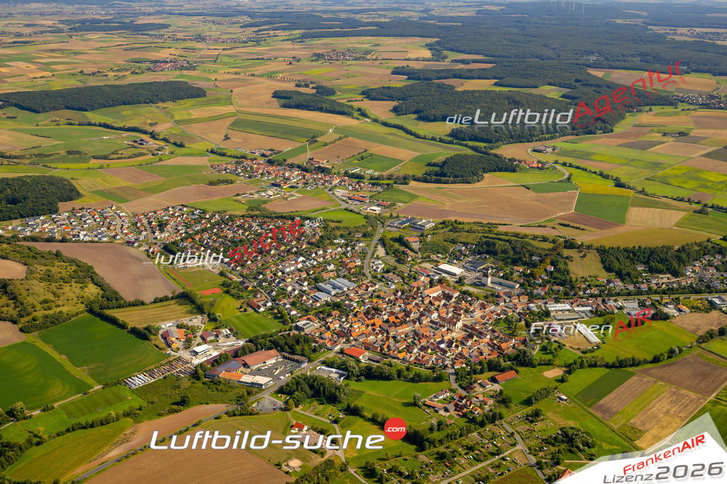 Das Luftbild zeigt :  Stadtlauringen - Die Luftaufnahme wurde 2024 vom UL-Flugzeug aus erstellt ( keine Drohne ) - Hochauflösende Luftaufnahme - Für grossformatige Ausdrucke geeignet. Die Geschenkidee !Mit Lizenz und Bildrechte bestellbar