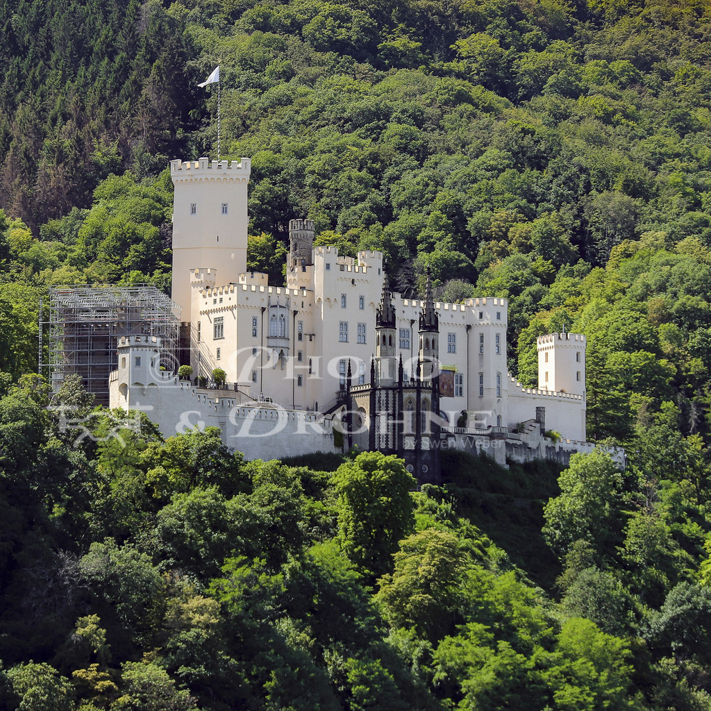 Koblenz-1920 | Schloss Stolzenfels befindet sich im gleichnamigen Stadttei von Koblenz. Koblenz ist die Stadt am Zusammenfluss von Rhein und Mosel. Am Deutschen Eck treffen die beiden großen Flüße aufeinander. Koblenz hat eine sehenswerte Altstadt. Es gibt viel Historisches und Modernes zu entdecken. - Realisiert mit Pictrs.com