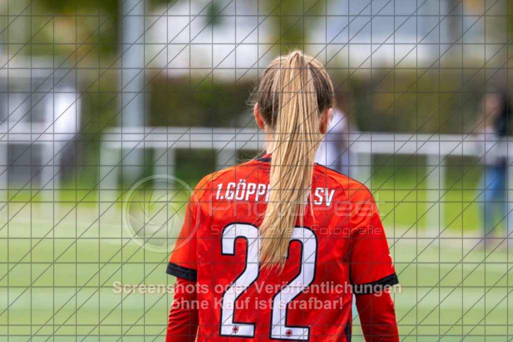 20251005_111202_0173 | #,1.Göppinger SV (rot) vs. SGM Aufhausen/Nellingen (grau), Fußball, Frauen-Regionenliga 3 - WfV, 04. Spieltag, Saison 2025/2026, Kunstrasenplatz Nord, Hohenstaufenstr. 116, 73033 Göppingen, 05.10.2025 - 11:00 Uhr,Foto: PhotoPeet-Sportfotografie/Peter Harich