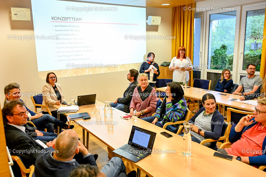 Puchenau_ Versammlung zum Erhalt der Mittelschule_ 23.04.2024-7 | 23.04.2024, Puchenau, AUT, Puchenau, im Bild Versammlung zum Erhalt der Mittelschule und der Musikschule