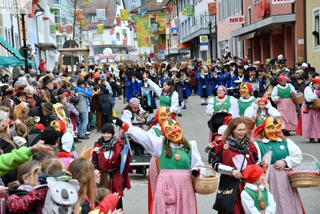 FasMontag _24-056-RA | Fotoblog Schwarzwald, Foto Blog Wiesental, Pfaffenberg, Winterzauber, Zeller Bergland, Zell im Wiesental, Fotoblog Wiesental, Landschaftsfotos, Bilder Wiesental, Natur, Naturbilder, Fastnacht, Zeller Fastnacht, Zeller Fasnacht, Zeller Bergland, Belchen, - Realisiert mit Pictrs.com