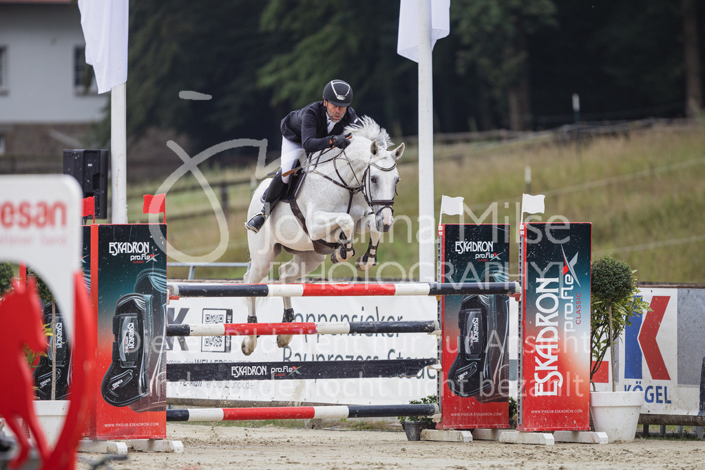 230730_BHO_M2-Spr_1-436 | Deine schönsten Turniermomente als professionelle Fotos! Entdecke hochwertige Pferdesport-Fotografie im Online-Shop. Jetzt Fotos finden & bestellen!
