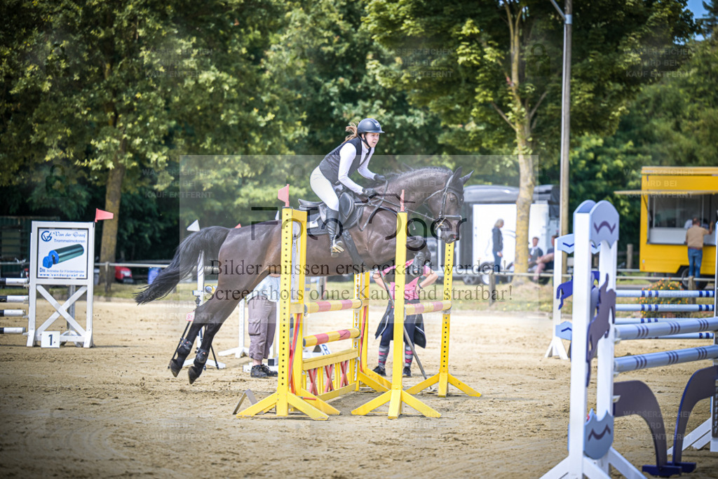 DOS_9726 | Entdecke hochwertige Reitturnierfotos von Foto Oger. Professionell, emotional und authentisch – jetzt Lieblingsmomente im Shop bestellen. - Realisiert mit Pictrs.com