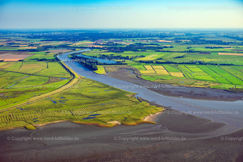 Neuhaus_Oste_Mündung_ELS_8433280824 | BALJE 28.08.2024 Uferbereiche entlang der Fluß- Mündung der Oste in die Elbe in Balje im Bundesland Niedersachsen, Deutschland. // Riparian areas along the river mouth of Oste in die Elbe in Balje in the state Lower Saxony, Germany. Foto: Martin Elsen