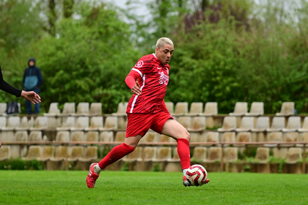 Fußball I Herren I Saison 2024-2025 I Oberliga Hamburg I 31. Spieltag I FC Türkiye - SC Vorwärts-Wacker Billstedt | Ian Prescott Claus (10, SC Vorwärts Wacker) - Realisiert mit Pictrs.com